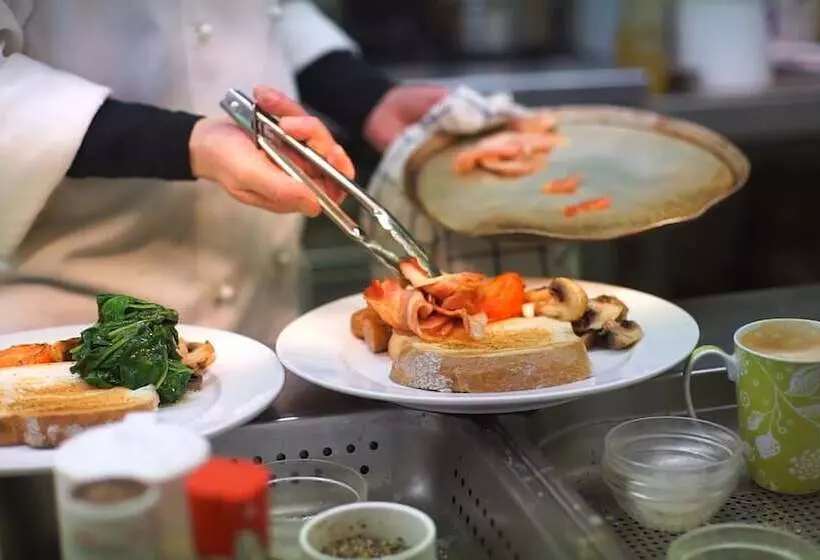 Отель Melbourne Metropole Central Official