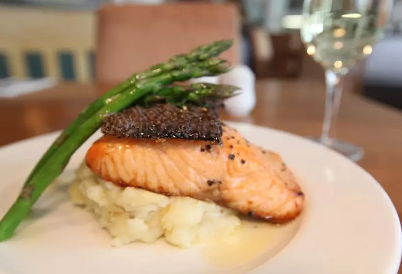 Отель Melbourne Metropole Central Official