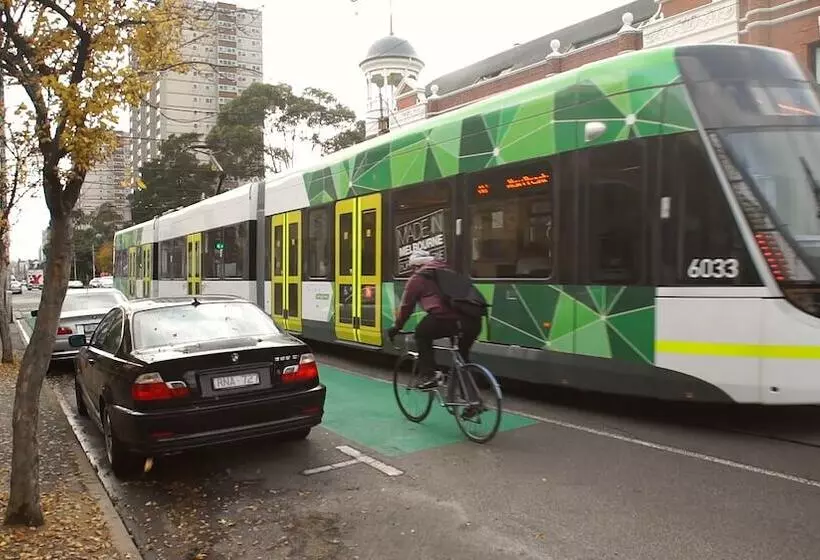 Отель Melbourne Metropole Central Official