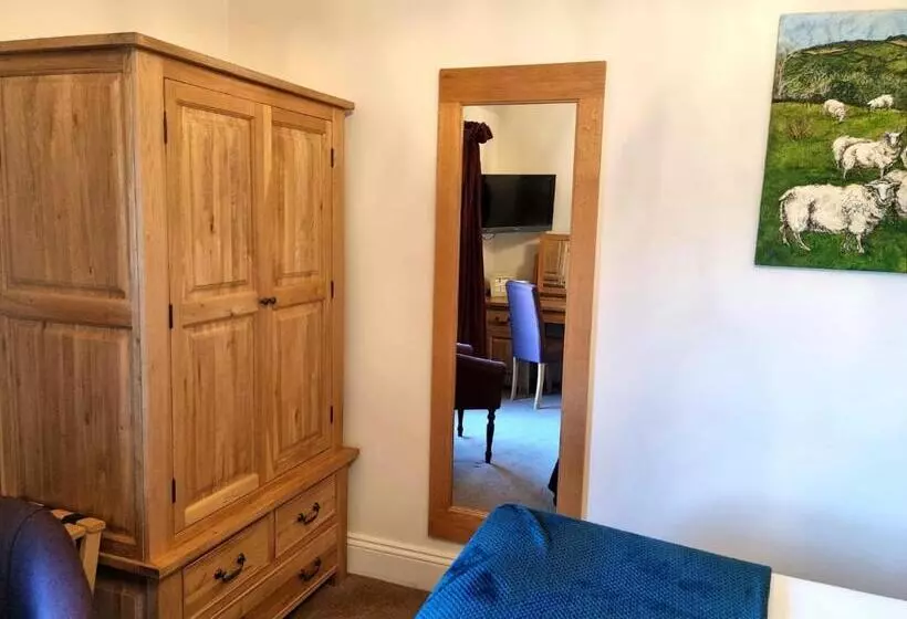 Отель Oak Tree Inn