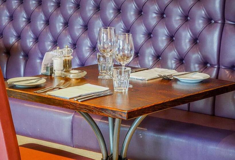 فندق Oak Tree Inn