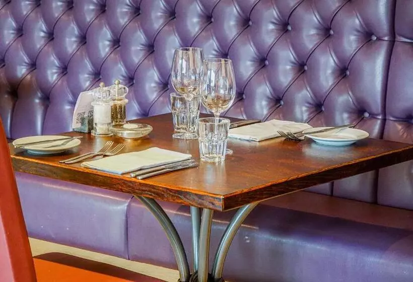 Отель Oak Tree Inn