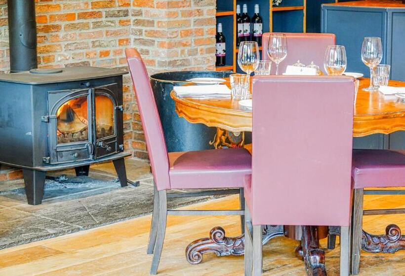 فندق Oak Tree Inn