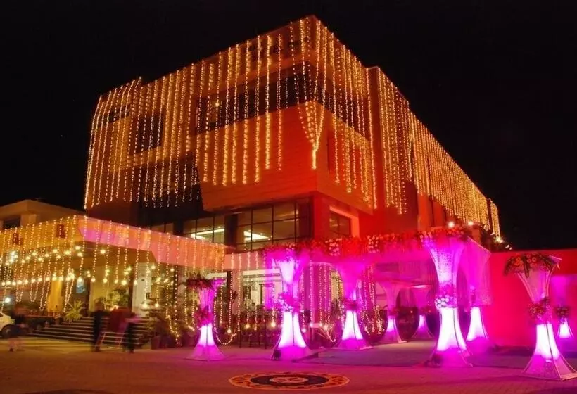 Отель Softel Plaza