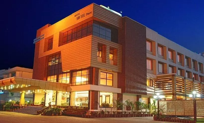 Отель Softel Plaza