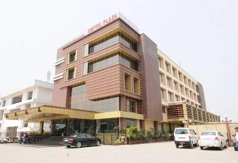 Отель Softel Plaza