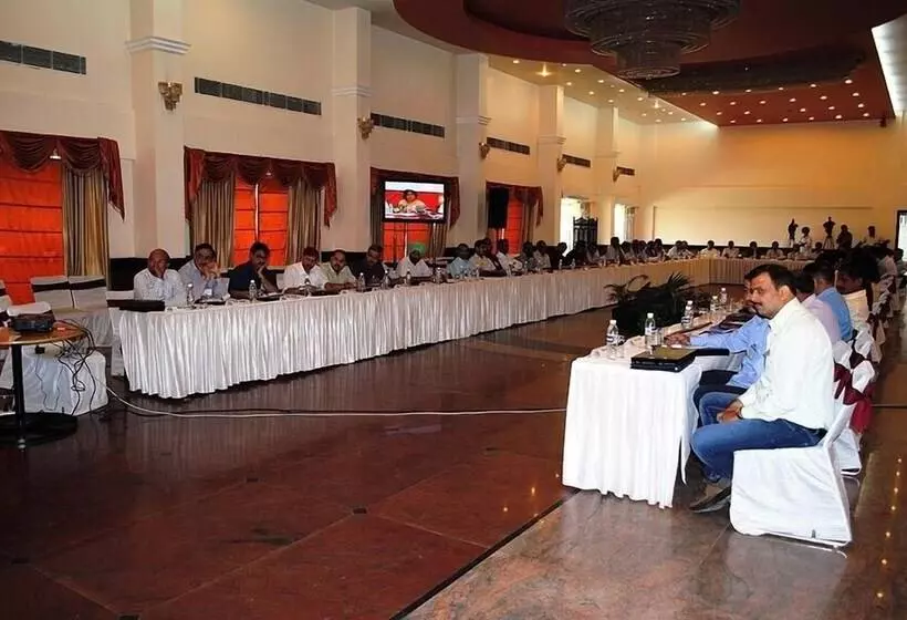 Отель Softel Plaza