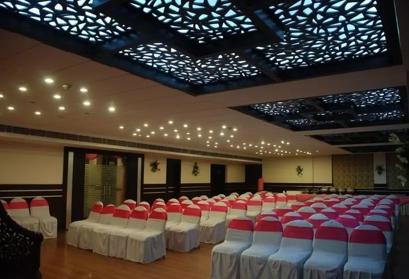 Отель Softel Plaza