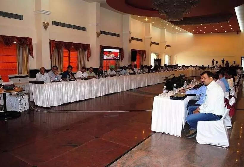 Отель Softel Plaza