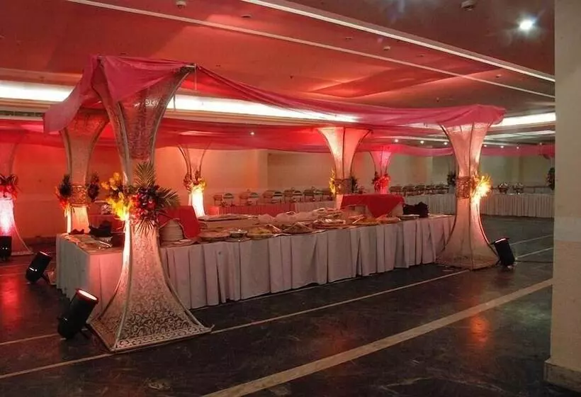 Отель Softel Plaza