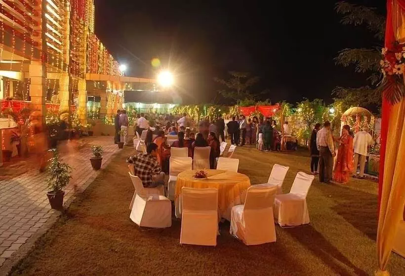 Отель Softel Plaza