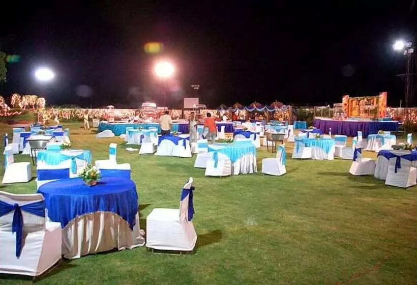 Отель Softel Plaza