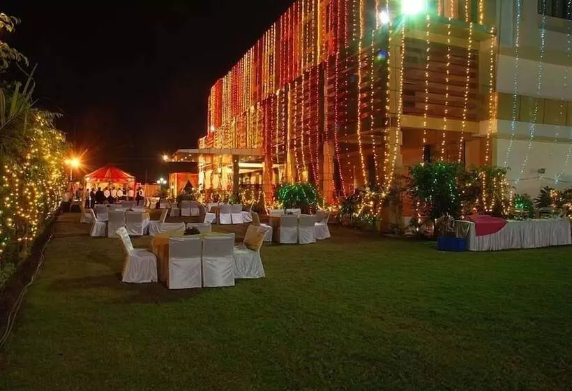 Отель Softel Plaza