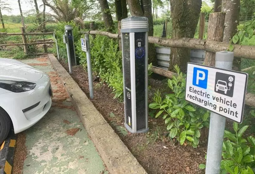 Отель The Bickford Arms Inn