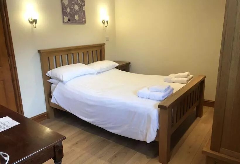 Отель The Bickford Arms Inn