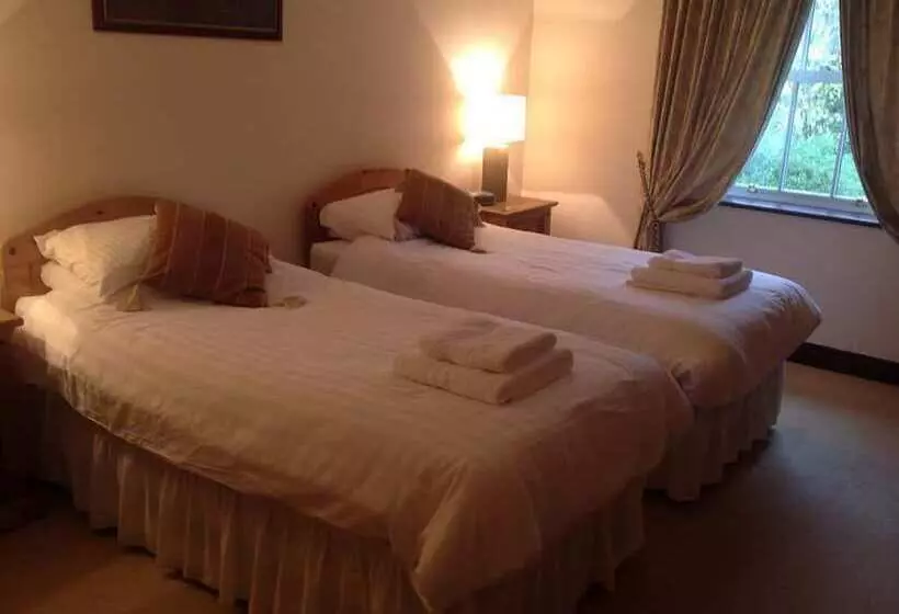 Отель The Bickford Arms Inn