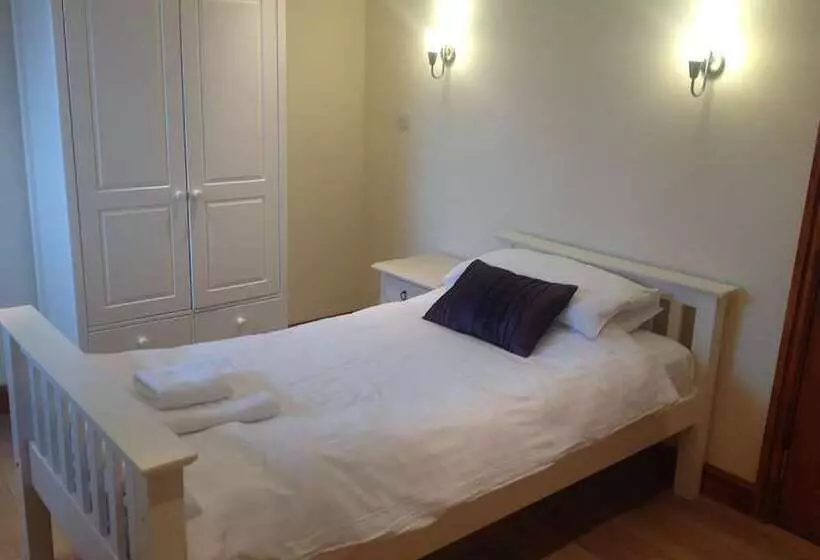 Отель The Bickford Arms Inn