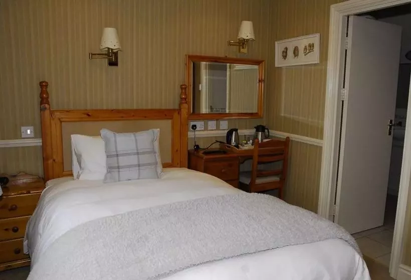 فندق The Egerton Arms Country Inn