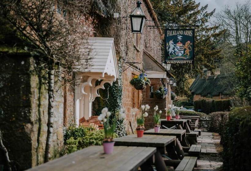 فندق The Falkland Arms