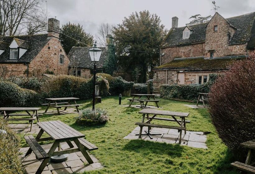 فندق The Falkland Arms