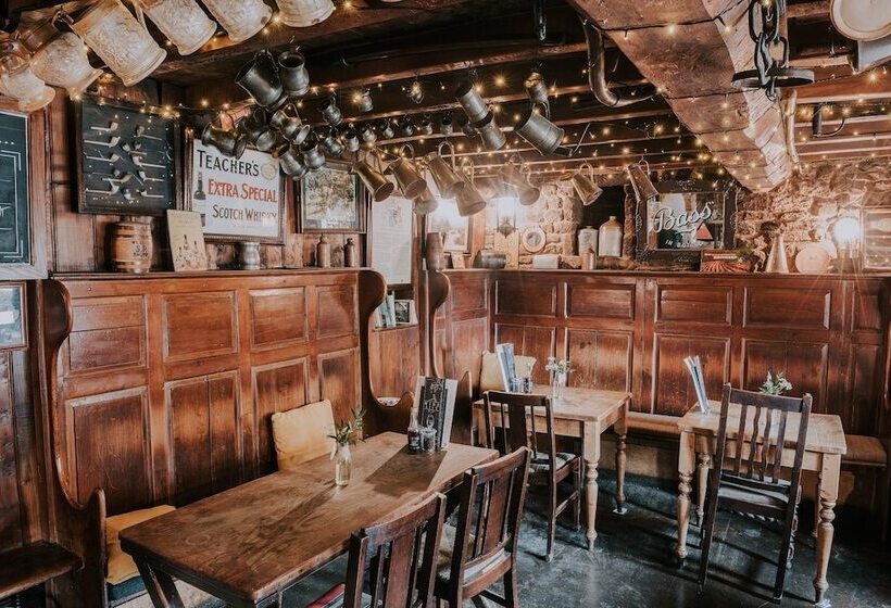 فندق The Falkland Arms