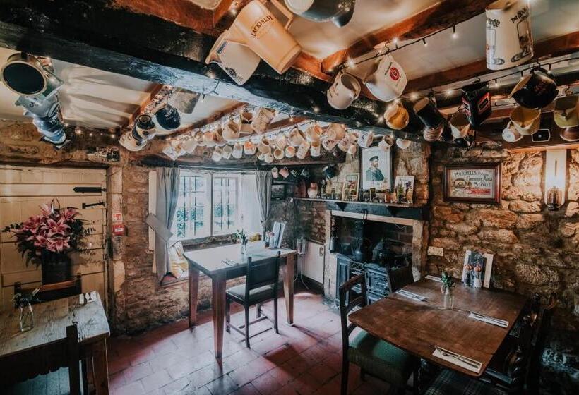 فندق The Falkland Arms