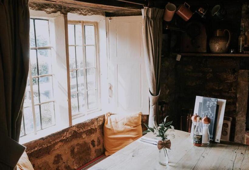 فندق The Falkland Arms