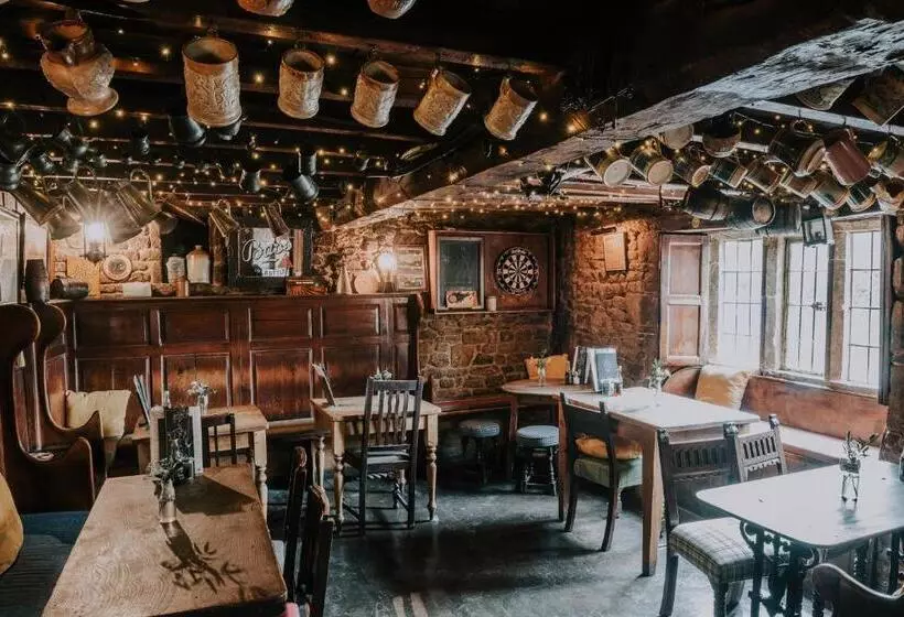 Hotel The Falkland Arms