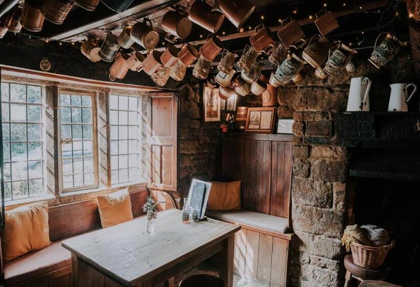 فندق The Falkland Arms