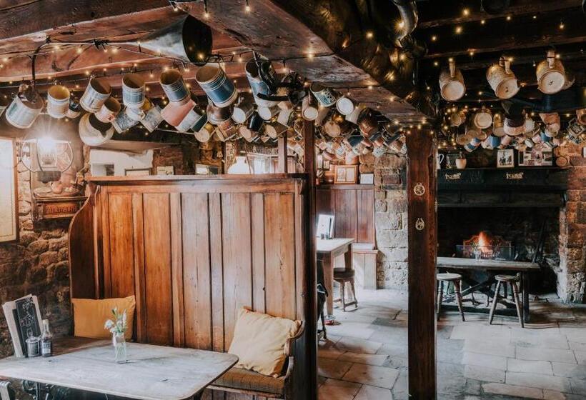 فندق The Falkland Arms