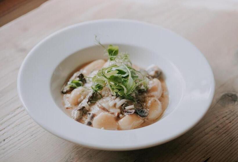 فندق The Falkland Arms