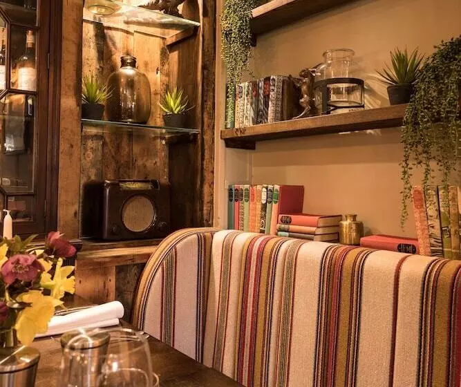 호텔 The Queen S Arms