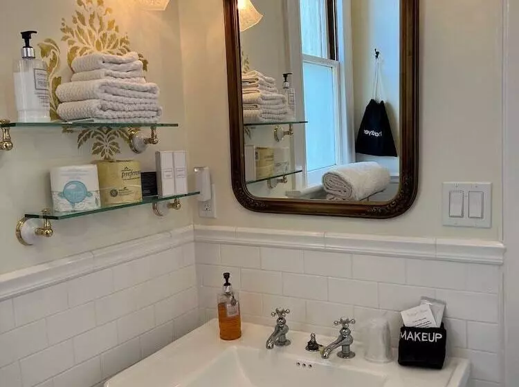 Hoyt House Luxury Bed & Breakfast