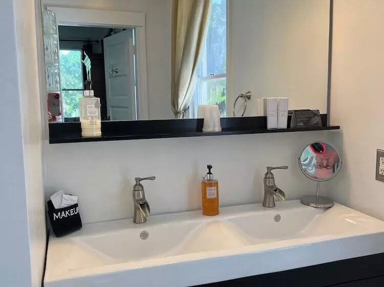 Hoyt House Luxury Bed & Breakfast