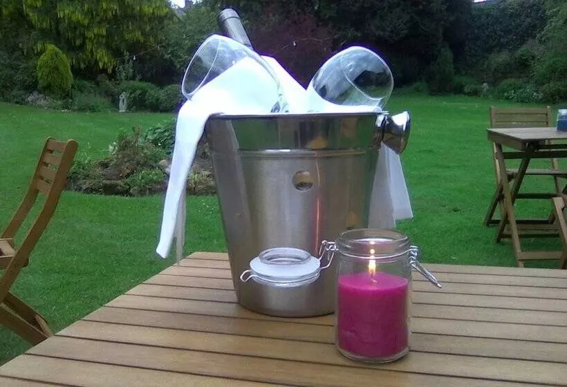 Majatalo Newburgh House Bed & Breakfast