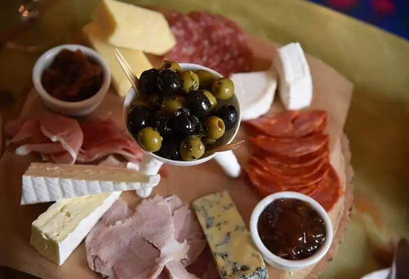 Majatalo Newburgh House Bed & Breakfast