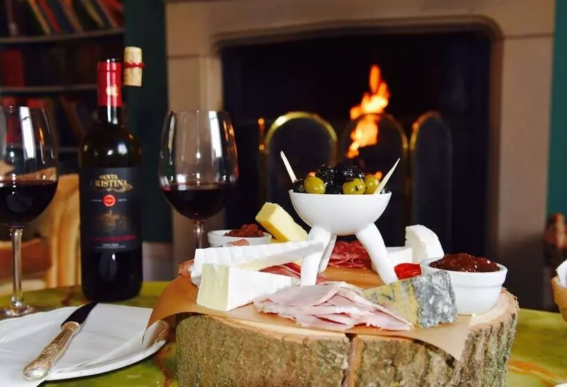 Majatalo Newburgh House Bed & Breakfast