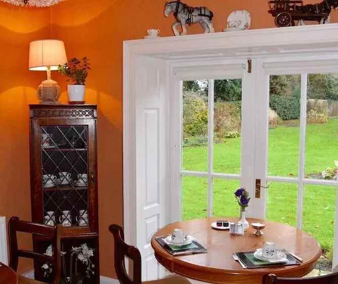 Majatalo Newburgh House Bed & Breakfast