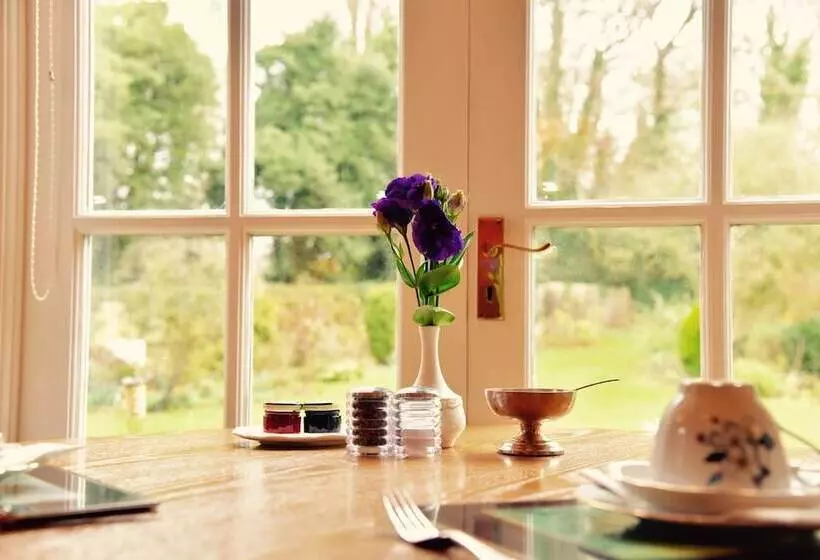 Majatalo Newburgh House Bed & Breakfast