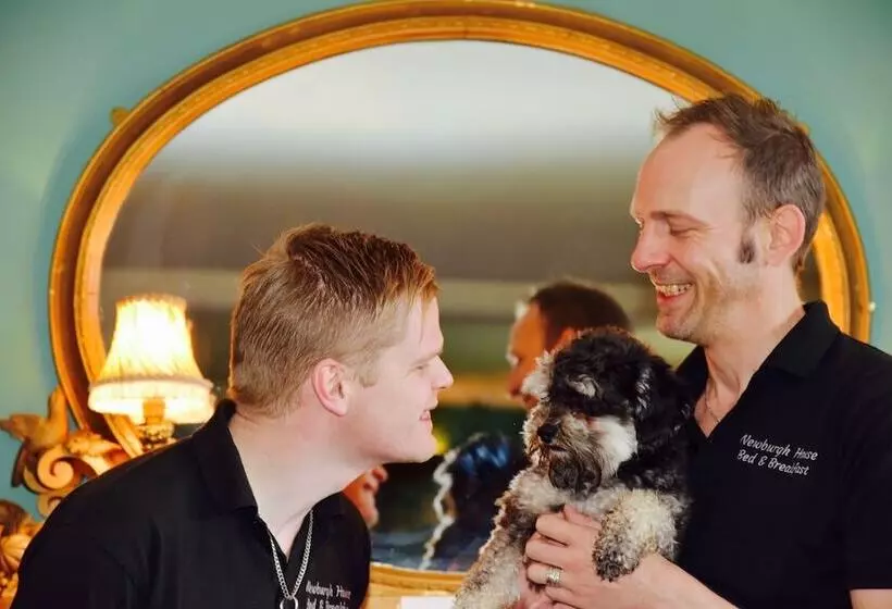 Majatalo Newburgh House Bed & Breakfast