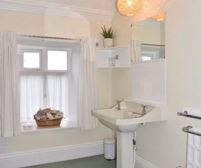 Majatalo Newburgh House Bed & Breakfast