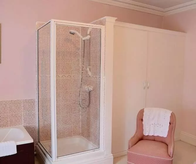 Majatalo Newburgh House Bed & Breakfast