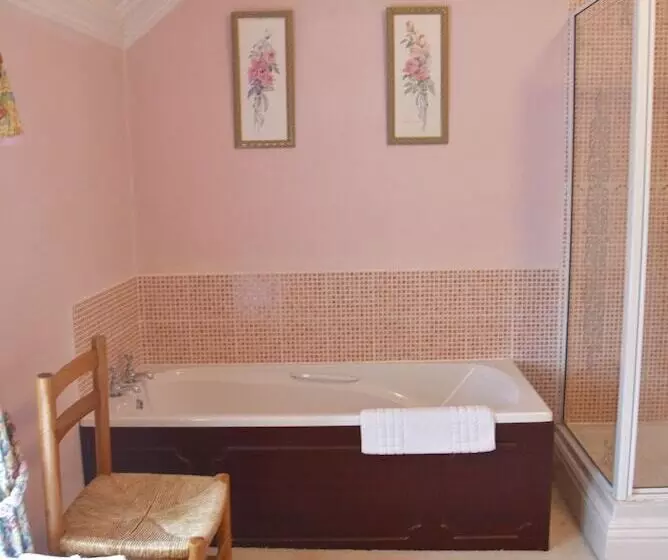 Majatalo Newburgh House Bed & Breakfast