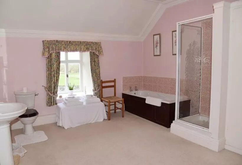 Majatalo Newburgh House Bed & Breakfast