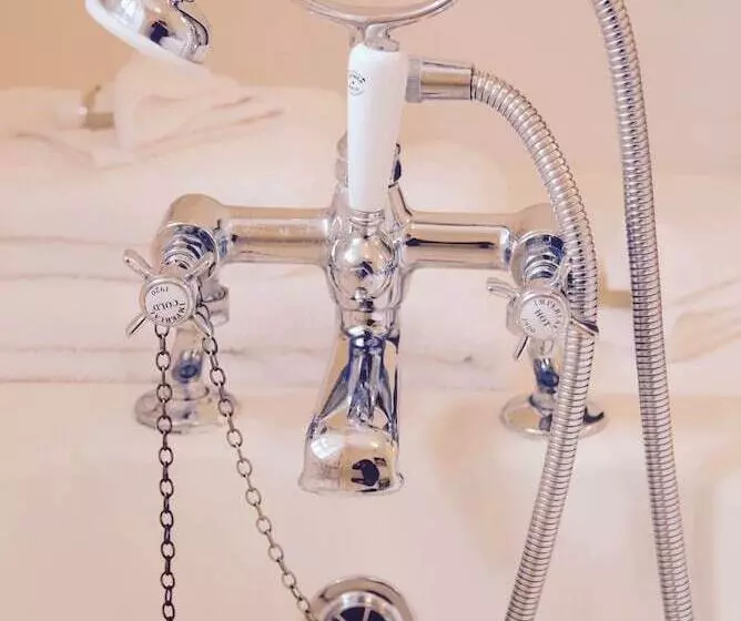 Majatalo Newburgh House Bed & Breakfast