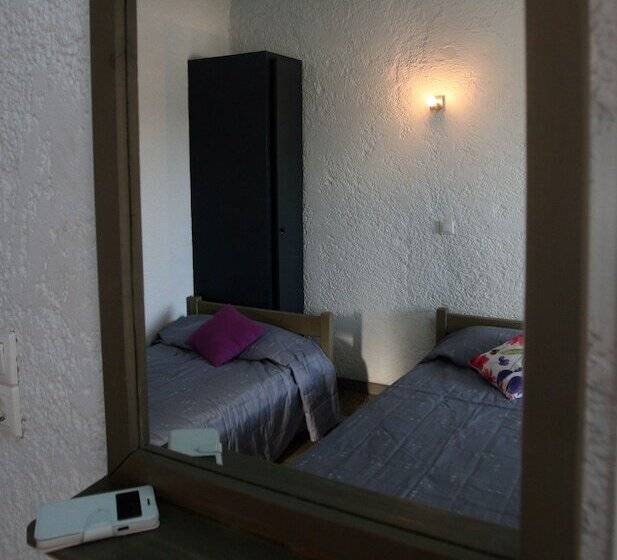 St George Studios & Apartments