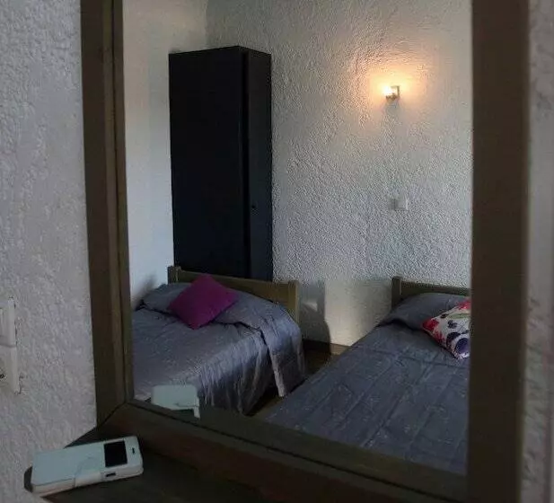 St George Studios & Apartments