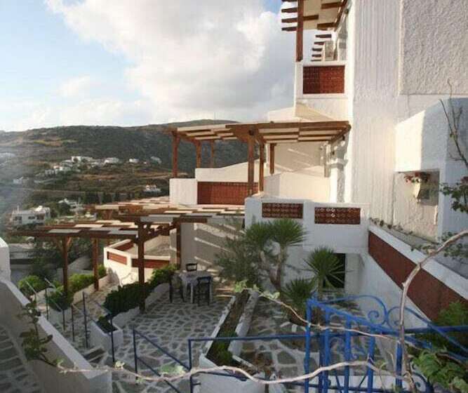 St George Studios & Apartments