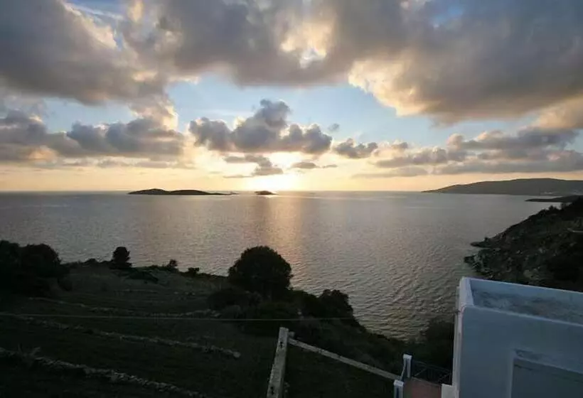 St George Studios & Apartments