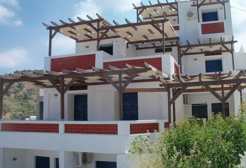 St George Studios & Apartments